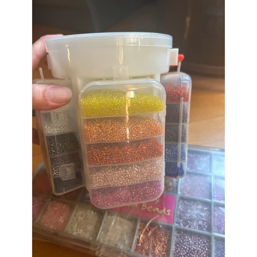 Large lot of beads seed beads / glass / pendants 4 boxes full - Picture 6 of 10